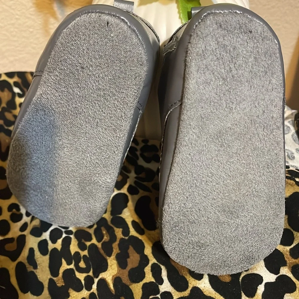 NWT- LITTLE TREASURES SOFT BOTTOM LACE UP SHOES FOR HIM. SIZE: 12-18 months.GRAY